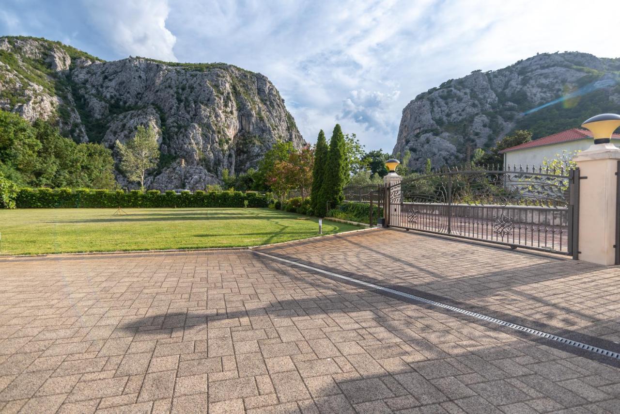 Apartment Emmi Omiš Exterior foto